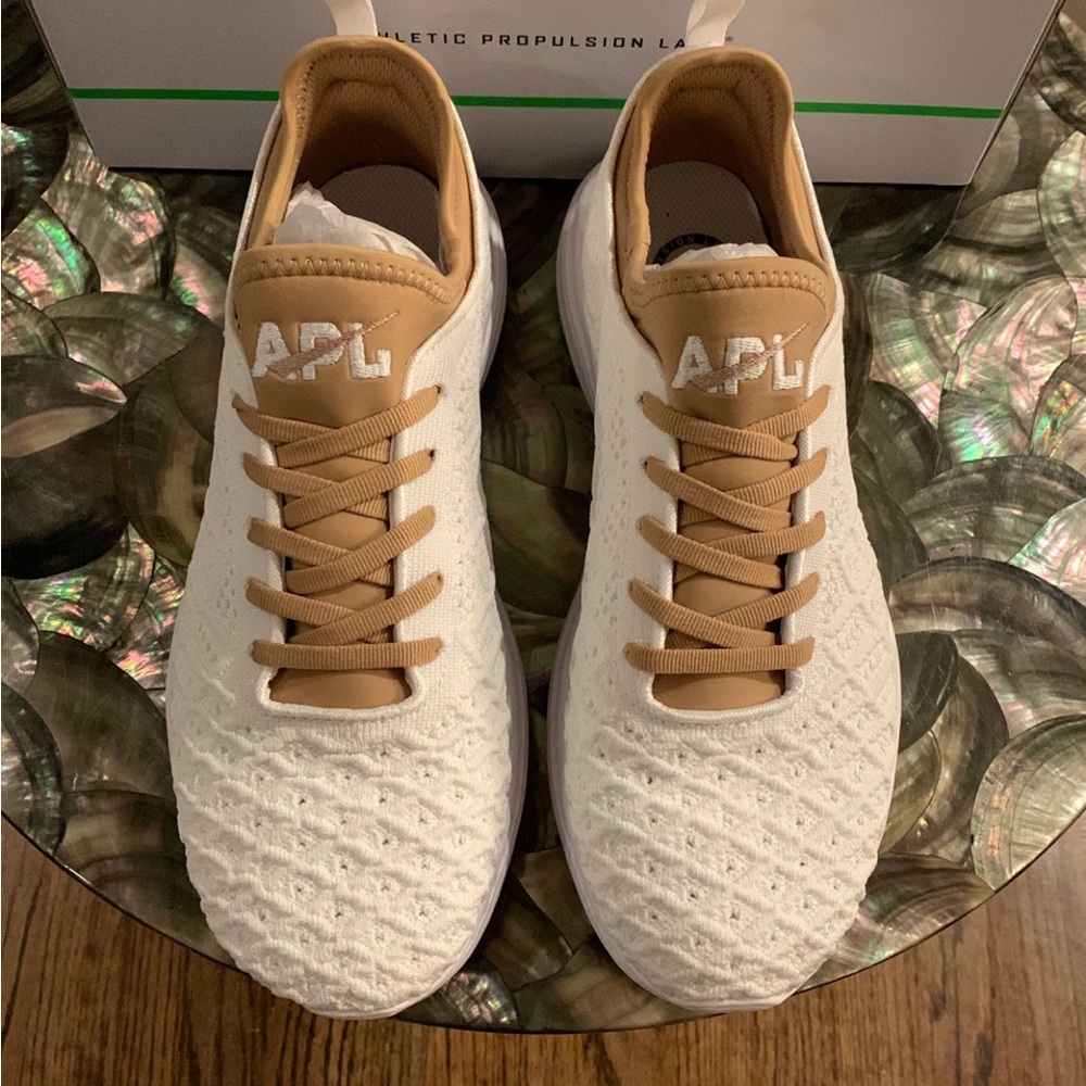 SOLD APL Techloom Phantom Sneakers Trainers White Caramel 11